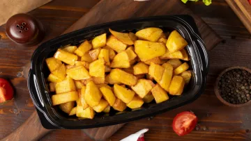 Один секретний інгредієнт: як запекти картоплю, щоб вона була хрусткою, як у ресторані