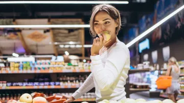 Ціни на продукти злетять через відключення світла: що подорожчає найбільше