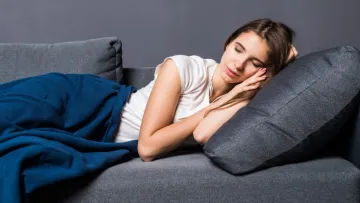 Вчені назвали найпростіший спосіб покращити сон взимку – і це не таблетки