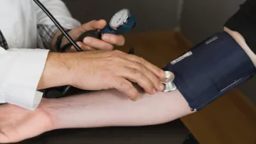 Тиск підскочить до небес: названо 5 популярних добавок, які заборонено пити гіпертонікам