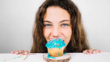 Чому постійно хочеться солодкого: головна причина криється у сніданку