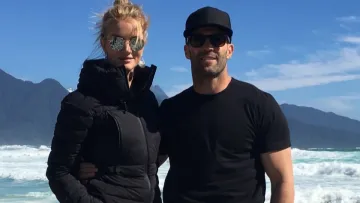 Вагітність та кохання зі Стейтемом: Розі Гантінгтон-Вайтлі показала рідкісні фото в честь популярного флешмобу