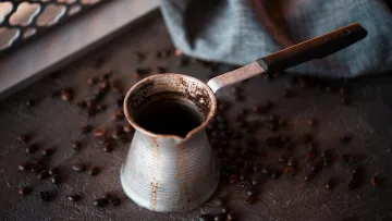 Як варити каву в турці, щоб вона не збігала: прості лайфхаки