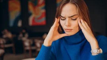 Від чого зранку буває «туман в голові»: невролог назвала фатальну помилку сніданку