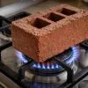Цегла на газовій плиті та глиняні горщики: ДСНС розвінчало міфи про популярні лайфхаки з обігріву домівки