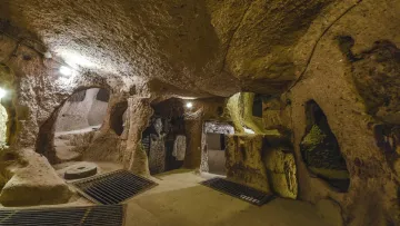 «Вхід у інший світ»: зниклі кури допомогли знайти підземне місто на 20 тисяч людей