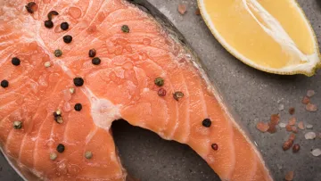 Дієтологи поставили крапку: що корисніше для серця – яйця чи червона риба