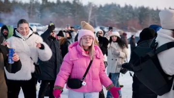 Жодних укриттів і тонка крига: чому вечірки на замерзлих водоймах можуть стати останніми