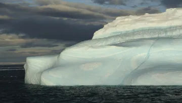 Розміром як два Лондона: найбільший айсберг планети назавжди зникне вже за лічені тижні