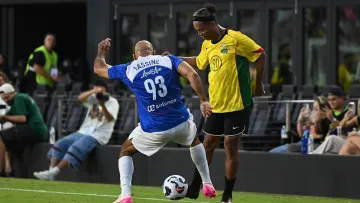 Магія футболу віку не має: легендарний Роналдіньо у 45 років знову підкорив уболівальників - відео