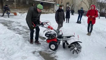 «Впав двічі»: Андрій Садовий визнав складну ситуацію на дорогах Львова – як мер оцінив роботу комунальників
