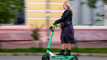 Фатальне падіння з самоката вночі: українка трагічно загинула у Польщі