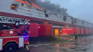 Масована атака дронів на Луцьк: Росія влучила в термінал «Нової Пошти», а також в багатоквартирний будинок