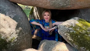 «Ніби зупиняється час»: Наталія Валевська поділилася враженнями від подорожі до комплексу Беглік-Таш у Болгарії