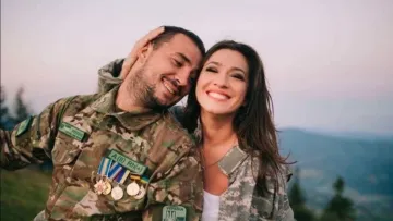 «Дуже собі подобаюсь, коли ти поруч»: Наталка Карпа ніжно привітала чоловіка-військового з 37-річчям