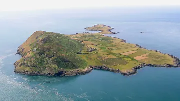 Рай для інтроверта: на острові, де живуть 3 особи, шукають працівників і платять тисячі – що потрібно робити