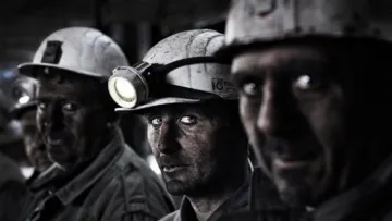 Після обстрілу росіян понад 2500 шахтарів лишились заблокованими під землею: чи є жертви серед гірників