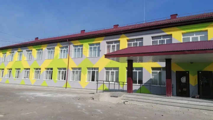 Школярку змусили роздягнутись прямо під час уроку: що відомо про скандальний випадок у ліцеї на Рівненщині