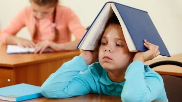 Прогулювати уроки стане складніше: уряд України посилив контроль над школярами