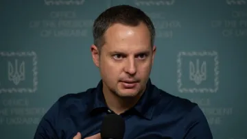 «Ми не переховуємося»: МВС оголосило в розшук ексзаступника голови Офіса президента та його брата