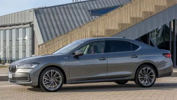 Стане найпотужнішою у лінійці: чим здивувала топова версія гібрида Superb IV - фото