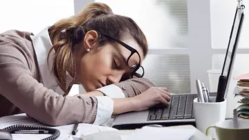 Спати понад 9 годин – не небезпечно: вчені пояснили, чому тривалий сон часто лише симптом