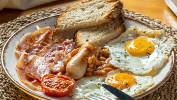 «Іноді навіть сильніше хочеться істи»: дієтологи назвали найбільш невдалу звичку під час сніданку