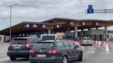 Прикордонники попередили про черги на кордоні України з Польщею: які пункти пропуску варто уникати