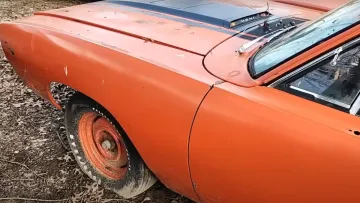 Кладовище маслкарів: у лісах Мічигану знайшли десятки рідкісних авто – відео