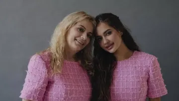 Стася Макєєва зворушливо привітала маму з днем народження та подарувала Porsche: «‎Хочу, щоб ти усміхалась»