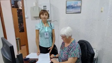 Декомунізація не дійшла: на офіційному фото Пенсійного фонду Кіровоградщини помітили бюст Леніна