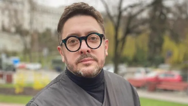 «Я там намалював величезний…»: шоумен Олексій Суханов детально розповів, що він зробив з російським паспортом