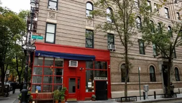 Легендарний дім з серіалу «‎Друзі» продали в Нью-Йорку: скільки мільйонів заплатив новий власник