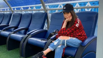 «Мій костюм на сьогодні‎»: донька президента Динамо Суркіса здивувала вибором образу