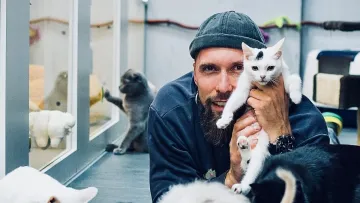 «Він може не пережити наркоз»: актор та зоозахисник Олексій Суровцев висловився щодо ситуації з оленем Борисом