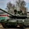 Українські воїни знищили дронами найсучасніший російський танк, який коштує $4,5 млн: відео моменту