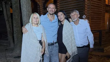 Тарас Цимбалюк приїхав до батьків у Корсунь-Шевченківський — привід особливий: цього разу без камер і дівчат