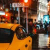 Тариф на таксі під час повітряних тривог у Києві обмежать: про які ліміти домовилися сервіси
