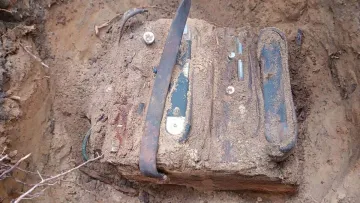 Пролежали в землі 80 років: у Польщі знайшли телефони 1939 року