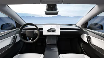 Tesla втратила лідерство на світовому ринку електромобілів: як китайський гигант BYD випередив конкурента