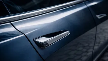 Замкнений у Tesla: у США почали розслідування через проблеми з дверями – яка модель несе небезпеку власнику