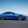 Tesla отримала друге життя: у Горішніх Плавнях електромобіль переобладнали у пікап для доставки продуктів