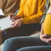 Новонароджені близнюки померли в лікарні: за незаконну схему суррогатного материнства затримано директора медцентру