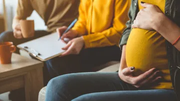 Новонароджені близнюки померли в лікарні: за незаконну схему суррогатного материнства затримано директора медцентру