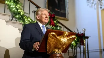 Скандал під ялинку: Трамп різко пройшовся по Джорджу Клуні, Франції та Байдену