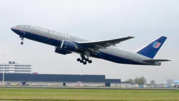 Літак довелось розвертати посеред польоту: назва Bluetooth-пристрою примусила пілотів повертатись до Нью-Йорку