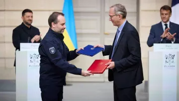 Не тільки літаки та системи ППО: у Парижі домовились про придбання французських електровозів 