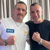 Усик зустрівся із Шевченком: у який вид спорту пограли легенди боксу і футболу