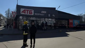 У чернігівському АТБ пролунав вибух: постраждалих доставлено у лікарню – що говорить поліція