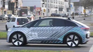 Забудьте про педалі та кермо: Volkswagen тестує інноваційне авто, де відсутні стандартні елементи управління 